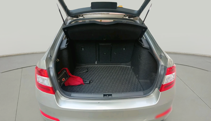 2016 Skoda Octavia AMBITION PLUS AT 1.8 TSI, Petrol, Automatic, 1,29,524 km, exterior