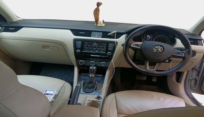 2016 Skoda Octavia AMBITION PLUS AT 1.8 TSI, Petrol, Automatic, 1,29,524 km, interior