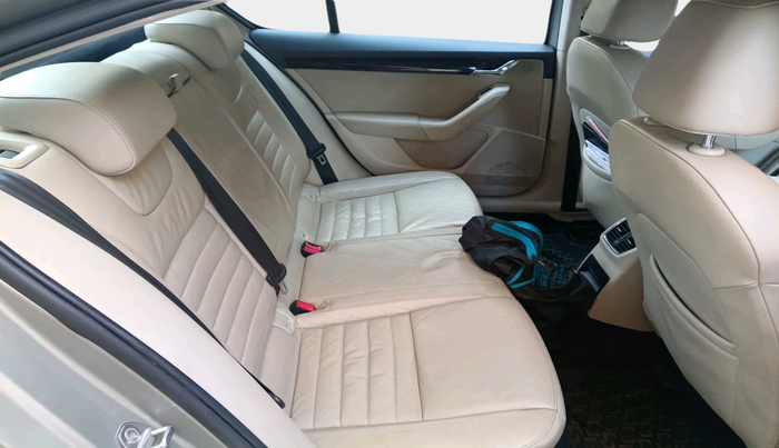 2016 Skoda Octavia AMBITION PLUS AT 1.8 TSI, Petrol, Automatic, 1,29,524 km, interior