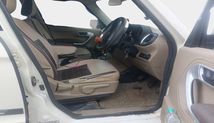 2015 Mahindra TUV300 T8, Diesel, Manual, 1,14,630 km, interior