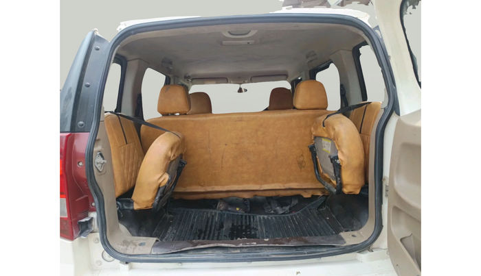 2017 Mahindra TUV300 T6 PLUS, Diesel, Manual, 1,08,528 km, exterior