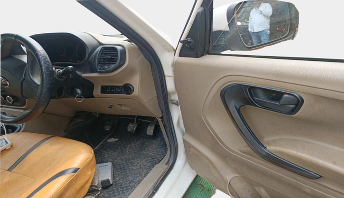 2017 Mahindra TUV300 T6 PLUS, Diesel, Manual, 1,08,528 km, interior