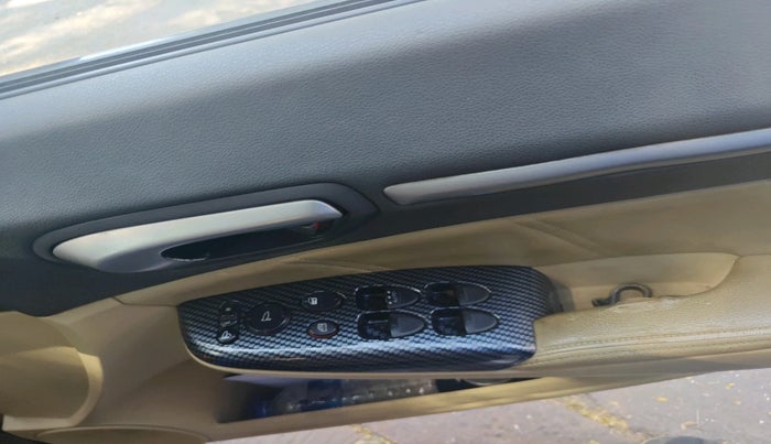 2011 Honda Civic 1.8L I-VTEC V AT, Petrol, Automatic, 92,845 km, interior