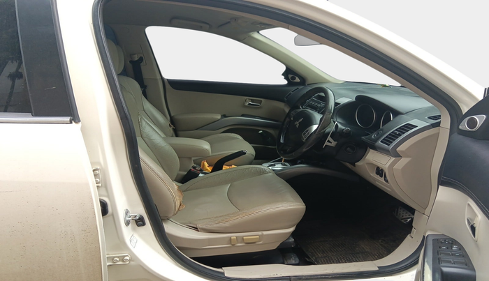 2011 Mitsubishi Outlander 2.4 MIVEC, Petrol, Automatic, 99,210 km, interior