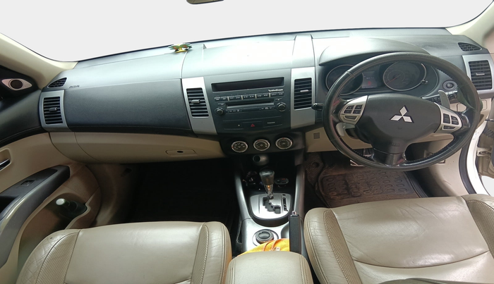 2011 Mitsubishi Outlander 2.4 MIVEC, Petrol, Automatic, 99,210 km, interior