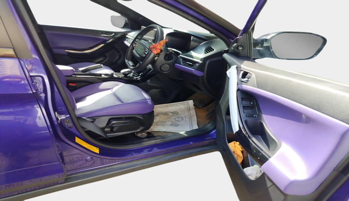 2023 Tata NEXON FEARLESS PURPLE + SUNROOF DCA DUAL TONE 1.2 PETROL, Petrol, Automatic, 3,500 km, interior