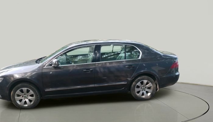 2011 Skoda Superb ELEGANCE 2.0 TDI CR AT, Diesel, Automatic, 1,25,150 km, exterior