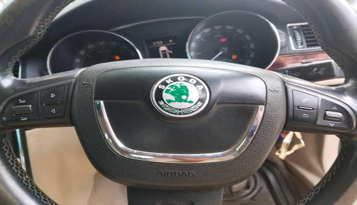 2011 Skoda Superb ELEGANCE 2.0 TDI CR AT, Diesel, Automatic, 1,25,150 km, interior