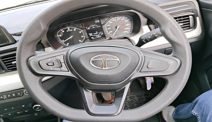 2023 Tata PUNCH PURE MT, Petrol, Manual, 7,184 km, interior