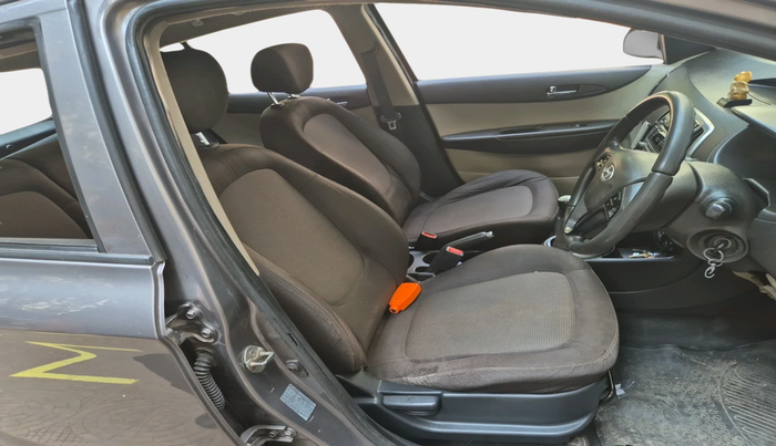 2013 Hyundai i20 SPORTZ 1.2, Petrol, Manual, 1,02,776 km, interior