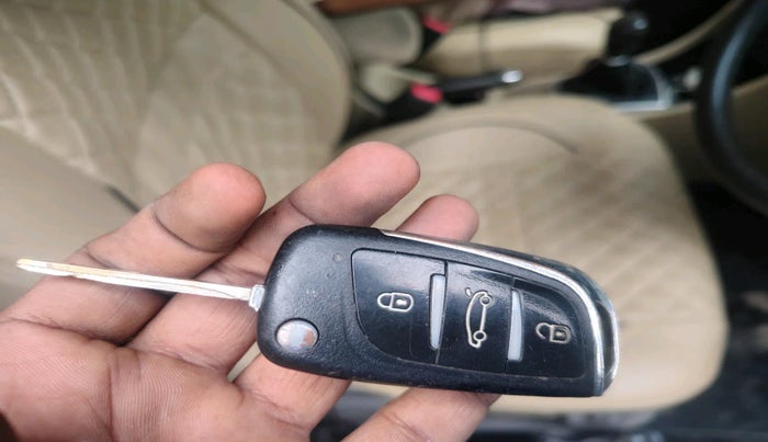 2015 Hyundai Verna FLUIDIC 1.6 CRDI S(O) 4S, Diesel, Manual, 98,609 km, interior