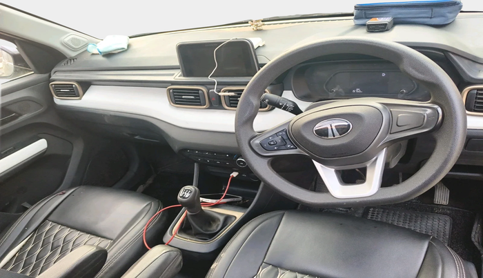 2024 Tata PUNCH ACCOMPLISHED DAZZLE SUNROOF CNG MT, Petrol, Manual, 15,750 km, interior