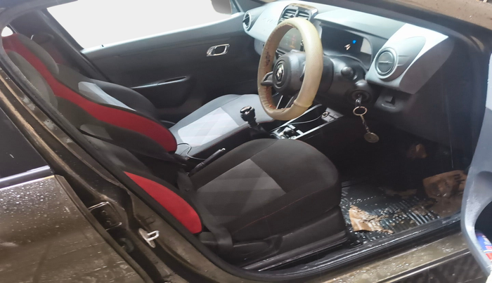 2020 Renault Kwid RXT 1.0 (O), Petrol, Manual, 9,513 km, interior