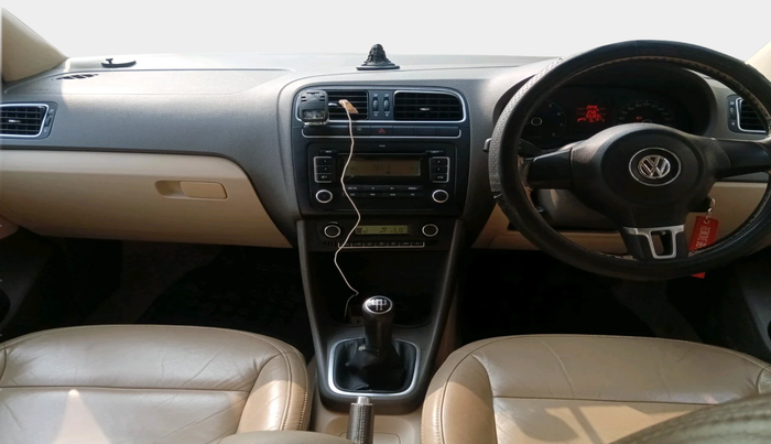 2011 Volkswagen Vento HIGHLINE 1.6 MPI, Petrol, Manual, 64,183 km, interior