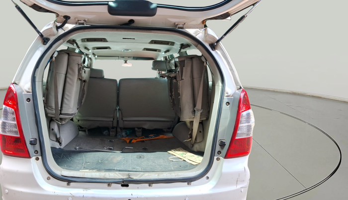 2012 Toyota Innova GX 2.5 8 STR, Diesel, Manual, 2,83,694 km, exterior