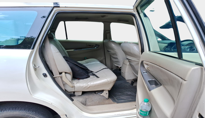 2012 Toyota Innova GX 2.5 8 STR, Diesel, Manual, 2,83,694 km, interior
