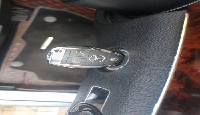 2010 Mercedes Benz S Class 350 L, Petrol, Automatic, 1,10,320 km, interior