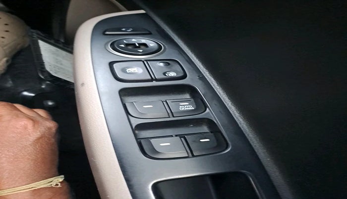 2017 Hyundai Grand i10 SPORTZ (O) 1.2 KAPPA VTVT, Petrol, Manual, 35,216 km, interior