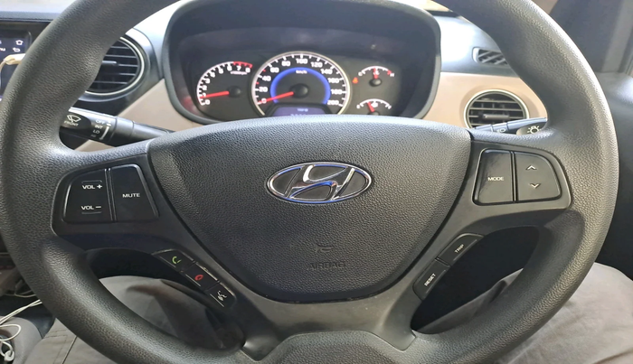 2017 Hyundai Grand i10 SPORTZ (O) 1.2 KAPPA VTVT, Petrol, Manual, 35,216 km, interior