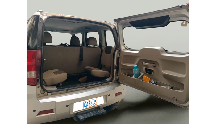 2016 Mahindra TUV300 T8, Diesel, Manual, 1,36,123 km, exterior