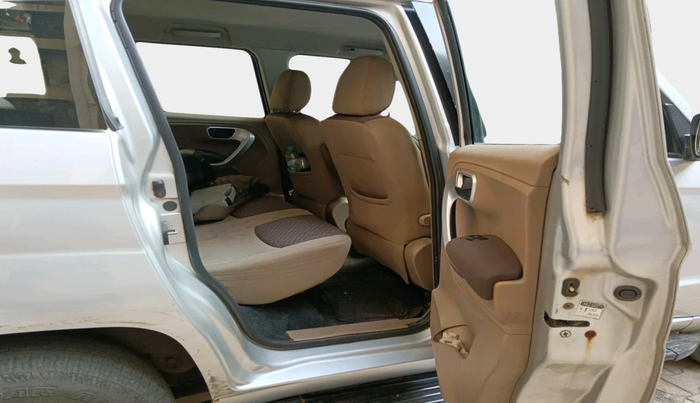 2016 Mahindra TUV300 T8, Diesel, Manual, 1,36,123 km, interior