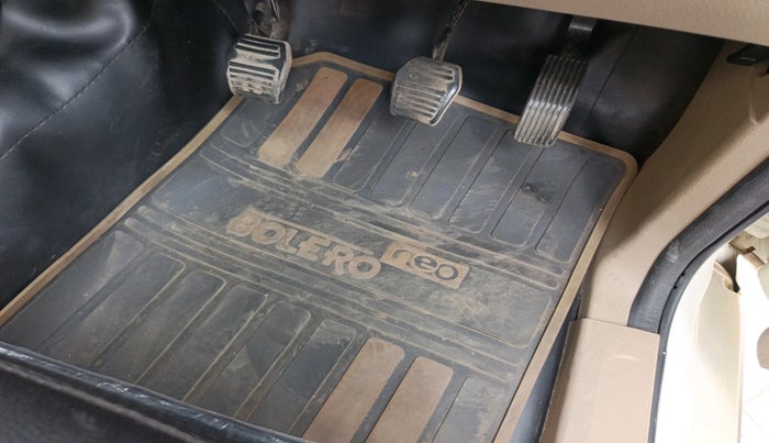 2023 Mahindra BOLERO NEO N10 R, Diesel, Manual, 9,380 km, interior