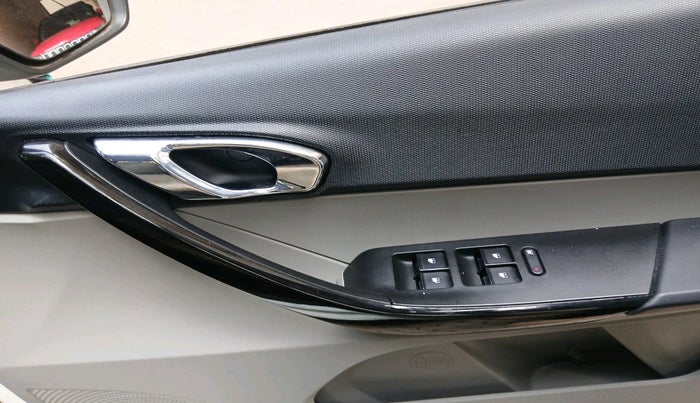 2017 Tata Tiago XZ PETROL, Petrol, Manual, 22,104 km, interior
