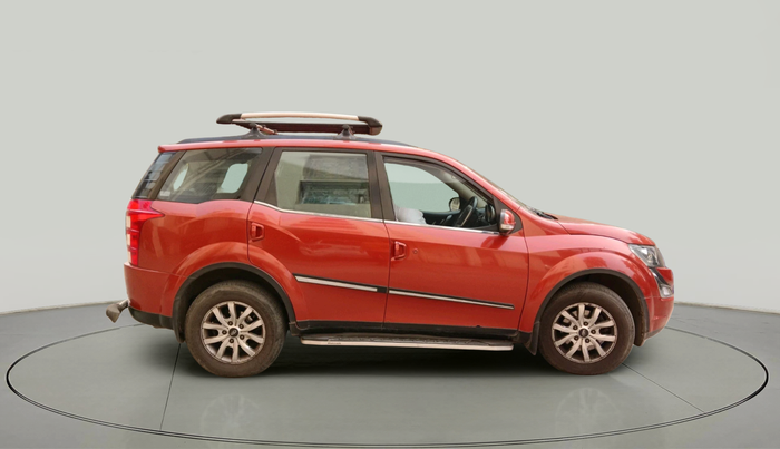 2015 Mahindra XUV500 W10, Diesel, Manual, 1,25,018 km, exterior