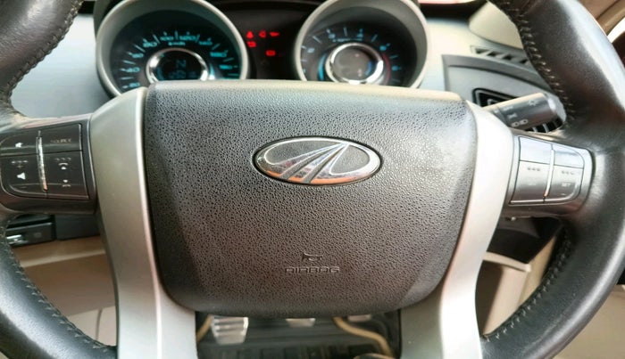 2015 Mahindra XUV500 W10, Diesel, Manual, 1,25,018 km, interior