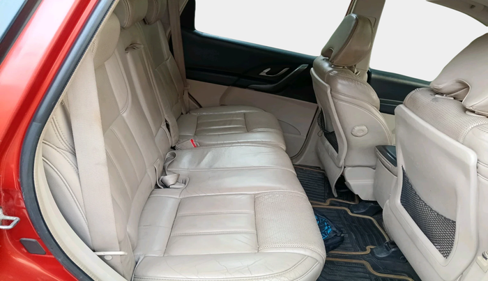 2015 Mahindra XUV500 W10, Diesel, Manual, 1,25,018 km, interior