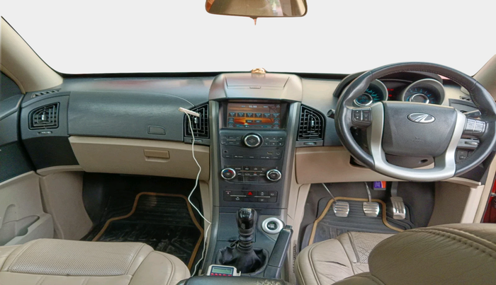 2015 Mahindra XUV500 W10, Diesel, Manual, 1,25,018 km, interior