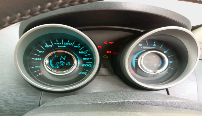 2015 Mahindra XUV500 W10, Diesel, Manual, 1,25,018 km, interior