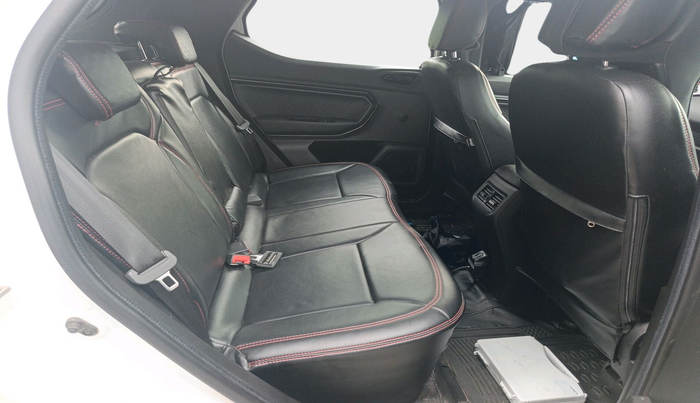 2023 Renault Kiger RXZ AMT DUAL TONE, Petrol, Automatic, 26,579 km, interior