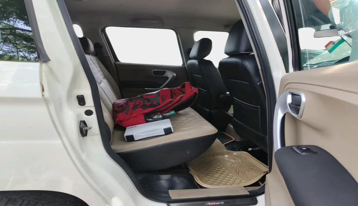 2018 Mahindra TUV300 T10 AMT, Diesel, Automatic, 1,14,590 km, interior