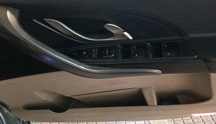 2015 Mahindra XUV500 W10, Diesel, Manual, 1,49,965 km, interior