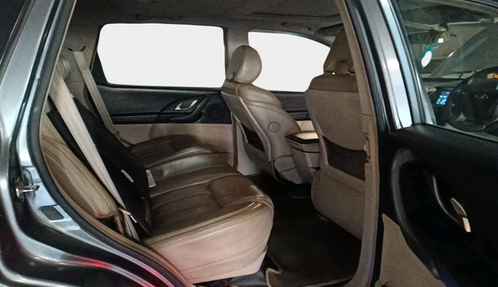 2015 Mahindra XUV500 W10, Diesel, Manual, 1,49,965 km, interior