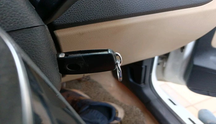 2017 Volkswagen Ameo HIGHLINE1.2L PLUS 16 ALLOY, Petrol, Manual, 64,357 km, interior