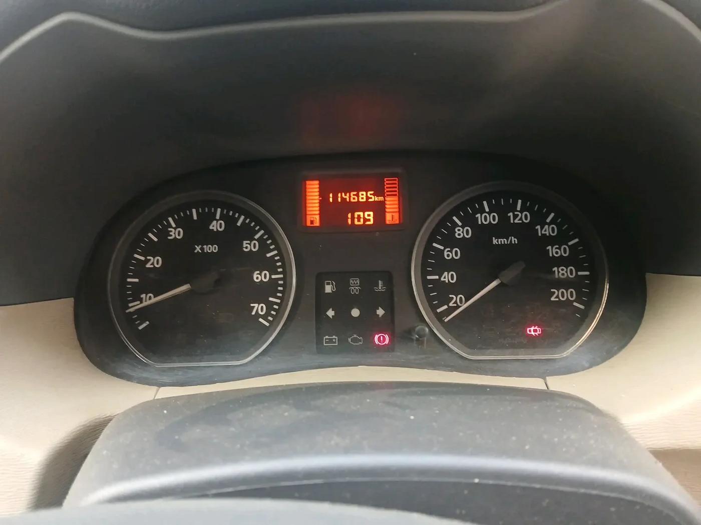 2015 Nissan Terrano XL (D), Diesel, Manual, 1,14,685 km, interior