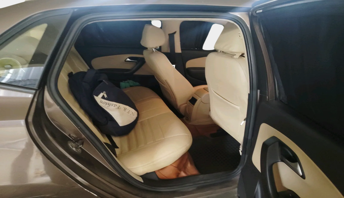 2018 Volkswagen Ameo HIGHLINE PLUS 1.0L 16 ALLOY, Petrol, Manual, 49,890 km, interior