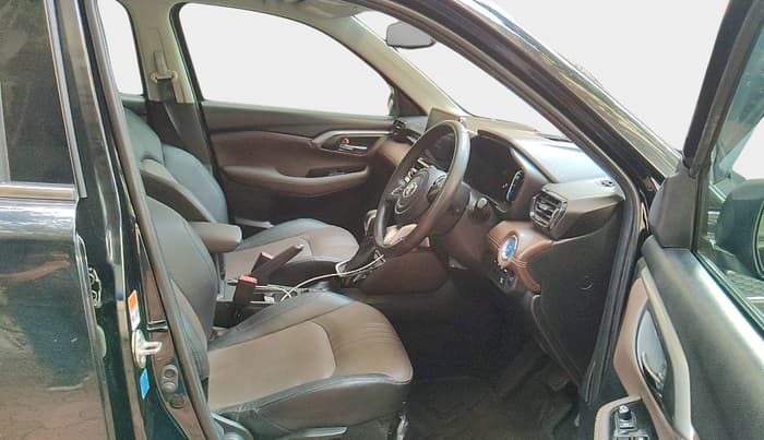 2024 Toyota URBAN CRUISER HYRYDER V HYBRID, Hybrid, Automatic, 21,000 km, interior