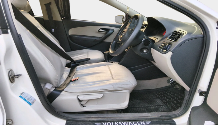 2011 Volkswagen Polo COMFORTLINE 1.2L PETROL, Petrol, Manual, 1,22,002 km, interior