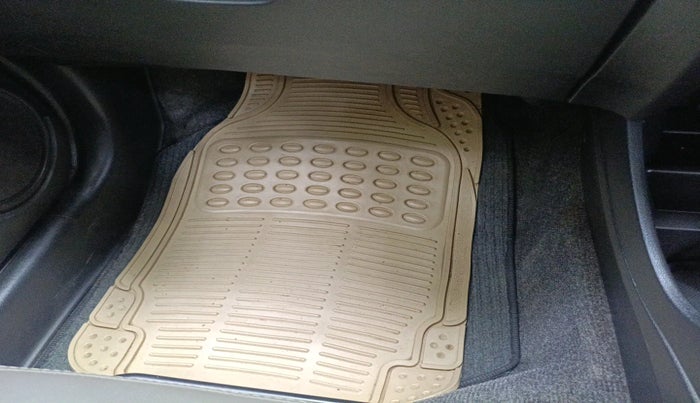 2011 Honda Jazz 1.2L I-VTEC S, Petrol, Manual, 1,34,061 km, interior