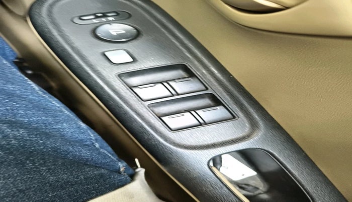 2015 Honda Amaze 1.2L I-VTEC S AT, Petrol, Automatic, 18,994 km, interior