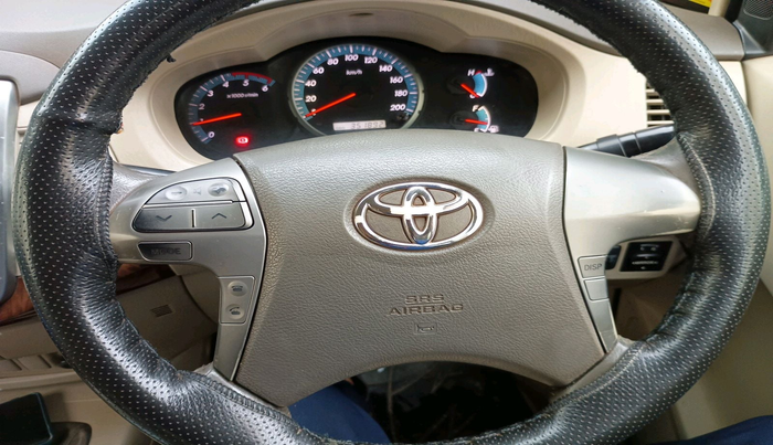 2013 Toyota Innova 2.5 VX 7 STR, Diesel, Manual, 3,51,892 km, interior