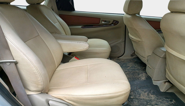2013 Toyota Innova 2.5 VX 7 STR, Diesel, Manual, 3,51,892 km, interior