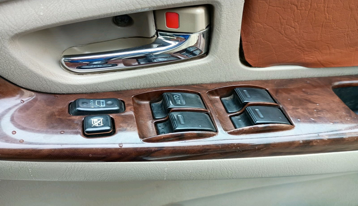 2013 Toyota Innova 2.5 VX 7 STR, Diesel, Manual, 3,51,892 km, interior