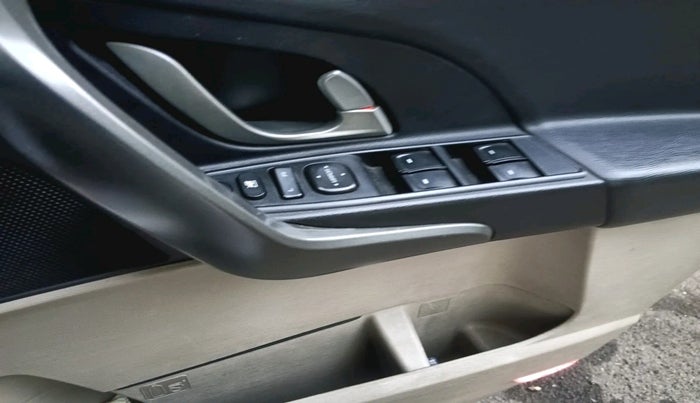 2016 Mahindra XUV500 W10, Diesel, Manual, 54,656 km, interior