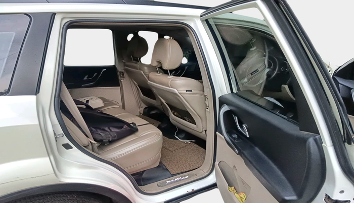 2016 Mahindra XUV500 W10, Diesel, Manual, 54,656 km, interior