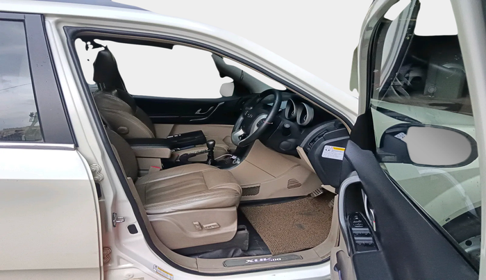 2016 Mahindra XUV500 W10, Diesel, Manual, 54,656 km, interior