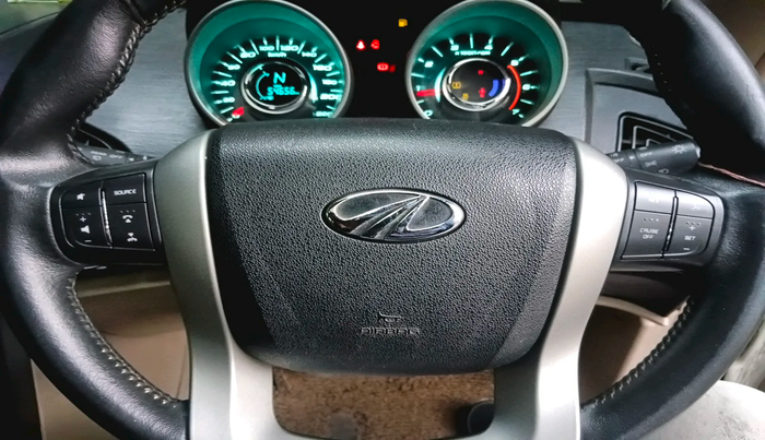 2016 Mahindra XUV500 W10, Diesel, Manual, 54,656 km, interior